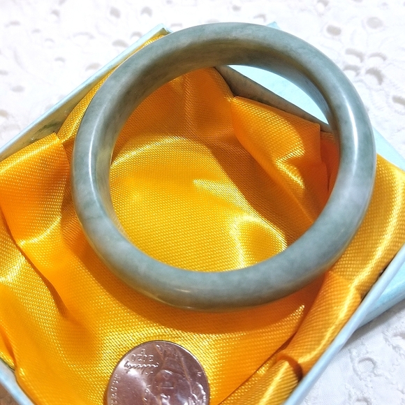 Snow Green Jade Children's Bangle Bracelet ~ Vintage - Picture 4 of 7